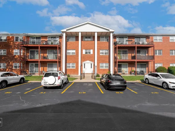 6135 W 94th St APT B1, Oak Lawn, IL 60453