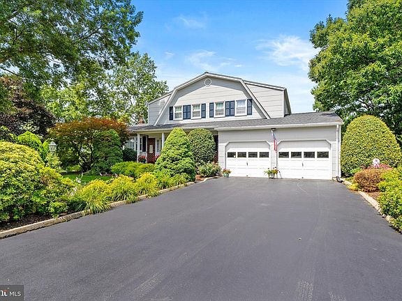 2nd image of 12 Michele Ct