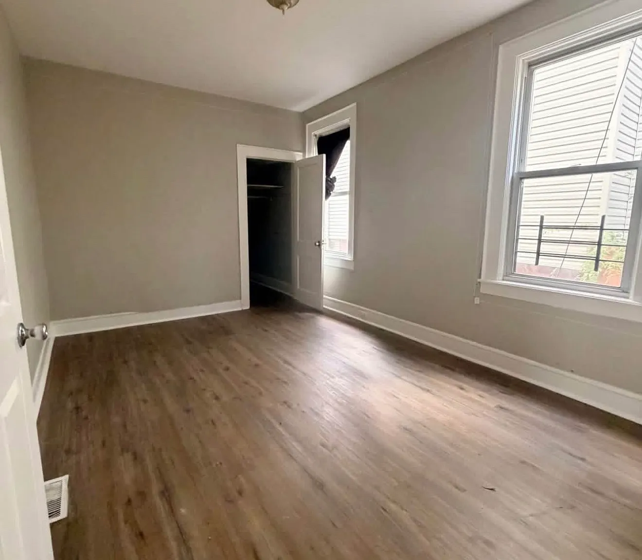 4 bed, $2,400 — Photo 3