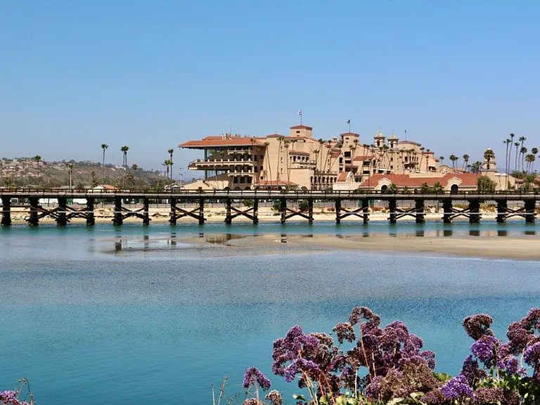 Sierra Seaside Flats $ 3295 ...1 Block To Beach....Top Floor Views — Photo 9