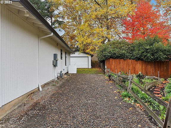 4th image of 11805 SW Schollwood Ct