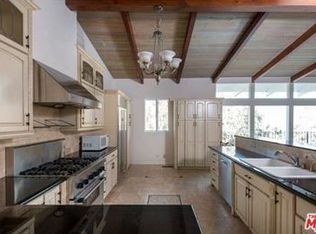 10505 Mars Ln, Los Angeles, CA 90077