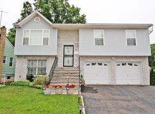 96 Maple St, Colonia, NJ 07067