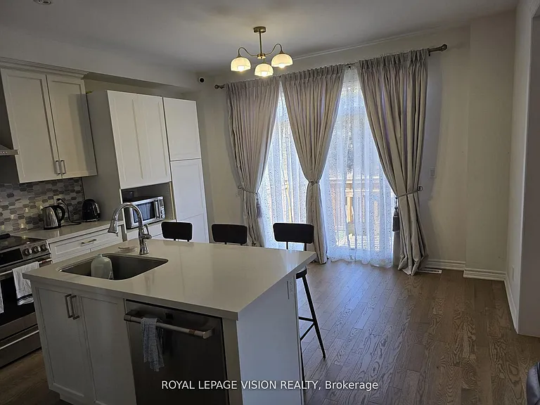 33 Bremner St — Photo 9