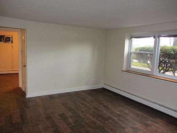 4th image of 4750 W Glenlake Ave #1E