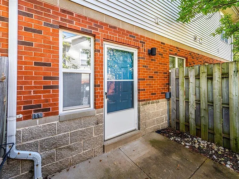 443 N Sarah St — Photo 20