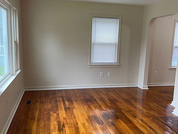 3rd image of 918 13th St