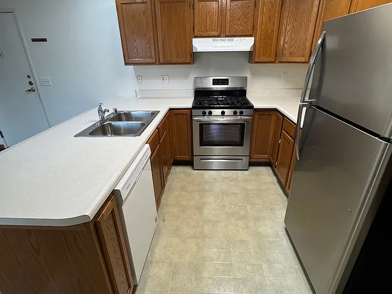90 E Gridley Ave — Photo 48