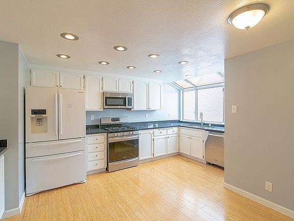 4th image of 1818 Parkwood Dr
