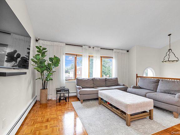 4th image of 583 N Erie Avenue