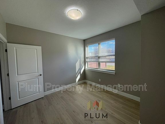 4th image of 1720 S 14th St W Unit 101