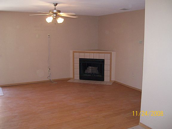 5th image of 1204 N Iron Horse Dr
