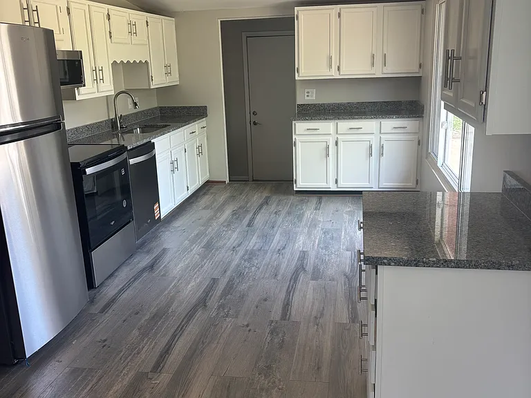 1013 Scott St — Photo 2