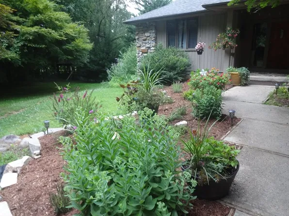 406 Prestwood Ln, Hendersonville, NC 28792