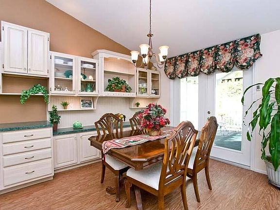 Breakfast Room with Built In's