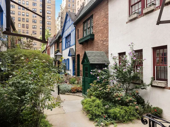 262 W 95th St #2/3, New York, NY 10025