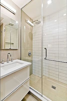 5th image of 102 Forsyth St APT 1