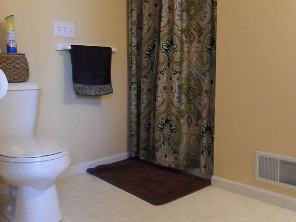 3rd bedroom bathroom