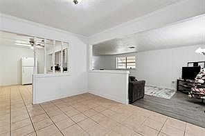 4th image of 457-59 Greenmount Dr
