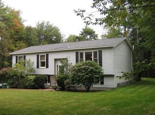 216 Sandown Rd, Fremont, NH 03044