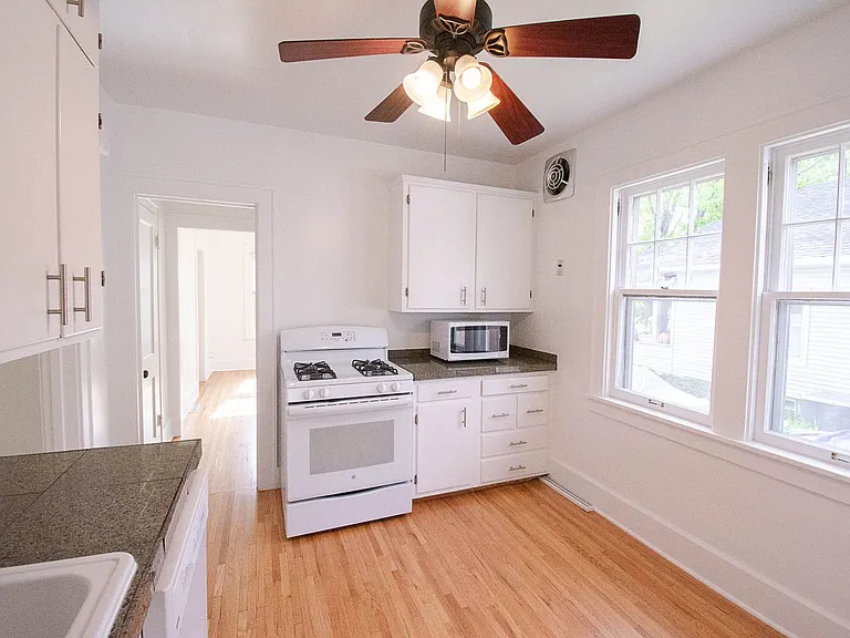 801 6th Ave SW — Photo 10