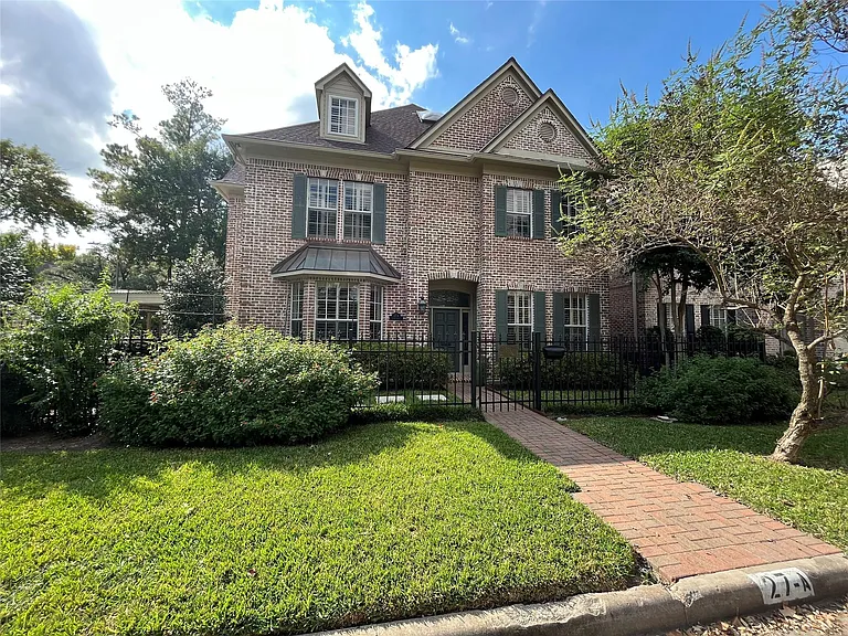 27 Lana Ln #A — Photo 1