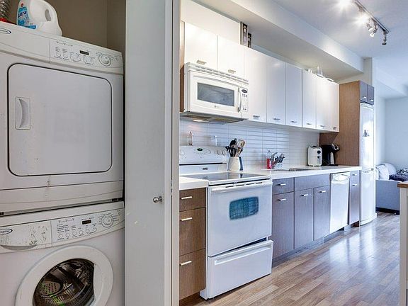 5th image of 1550 Dickson Ave #112