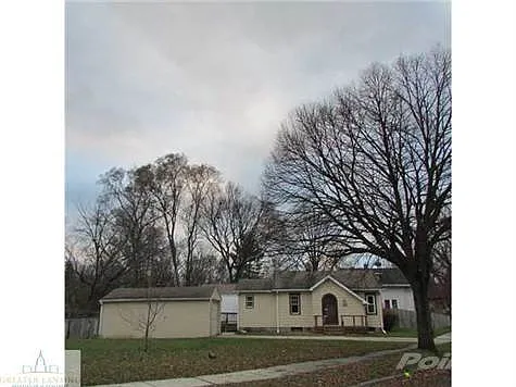 110 E Hodge Ave photo 1