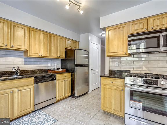 4th image of 3850 Chesterwood Dr #3850