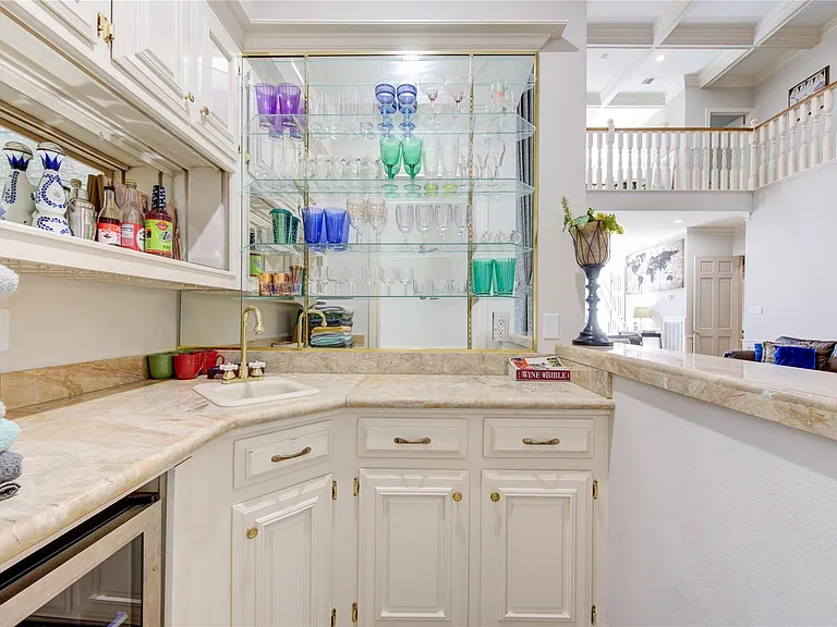 2510 Potomac Dr #5 — Photo 9