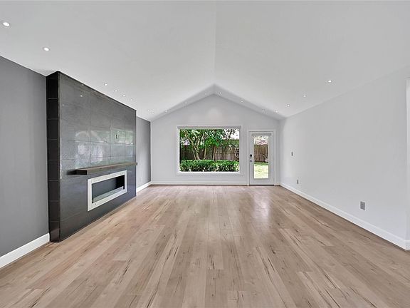 5th image of 2206 Saxon Dr