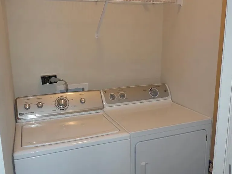 528 E State St #3 — Photo 10