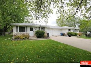1460 Manitowoc Rd, Menasha, WI 54952