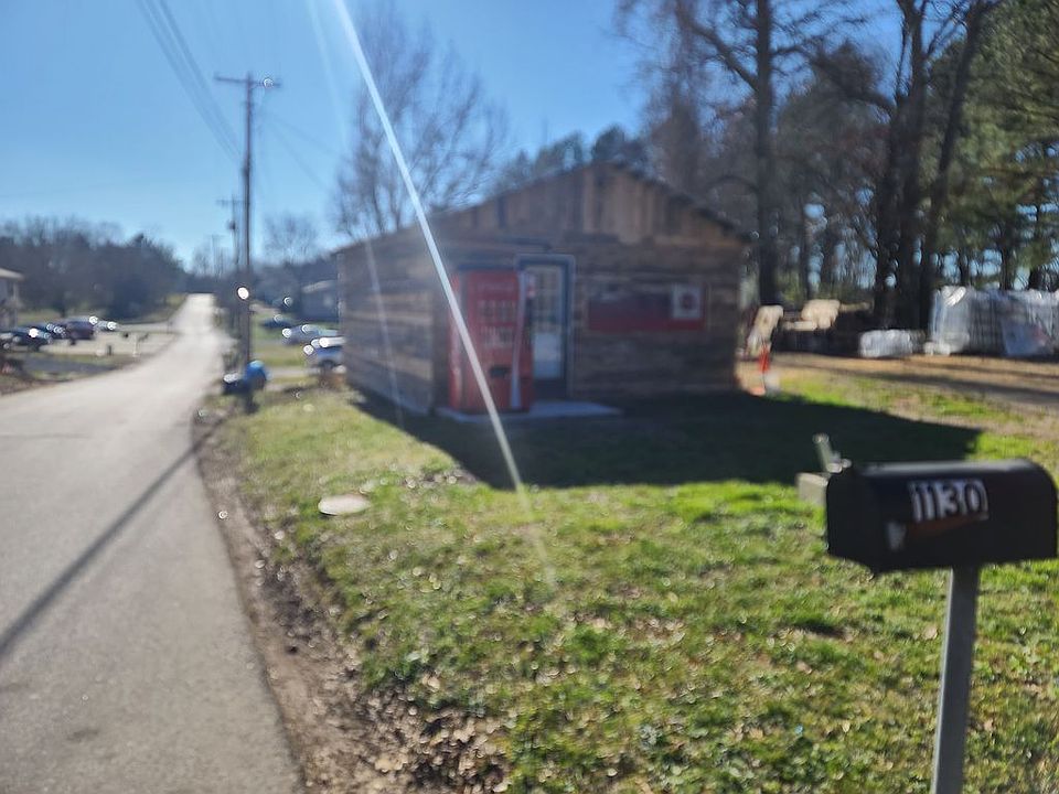 2nd image of 1130 Pond St SE