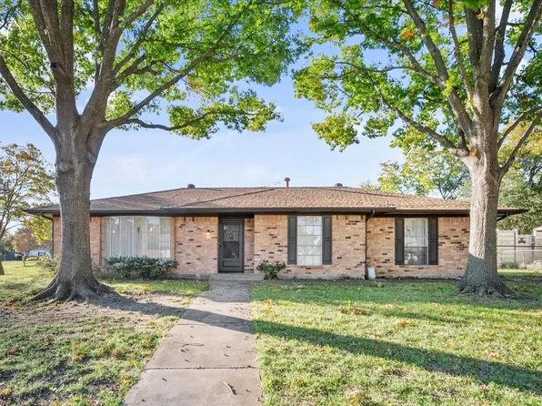 400 Brook Hollow Dr, Desoto, TX 75115