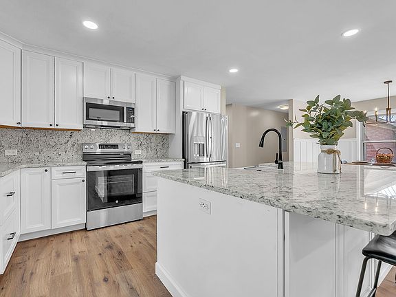 5th image of 1819 Barker Rd