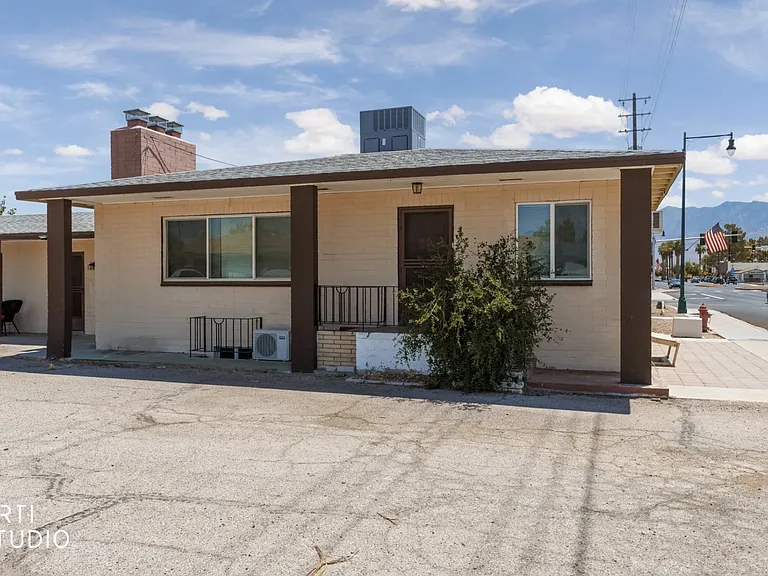 233 W Mesquite Blvd #HOUSE — Photo 1