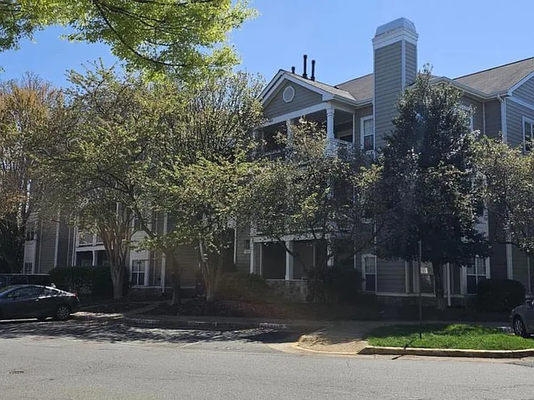 1705 Lake Shore Crest Dr #25 — Photo 1