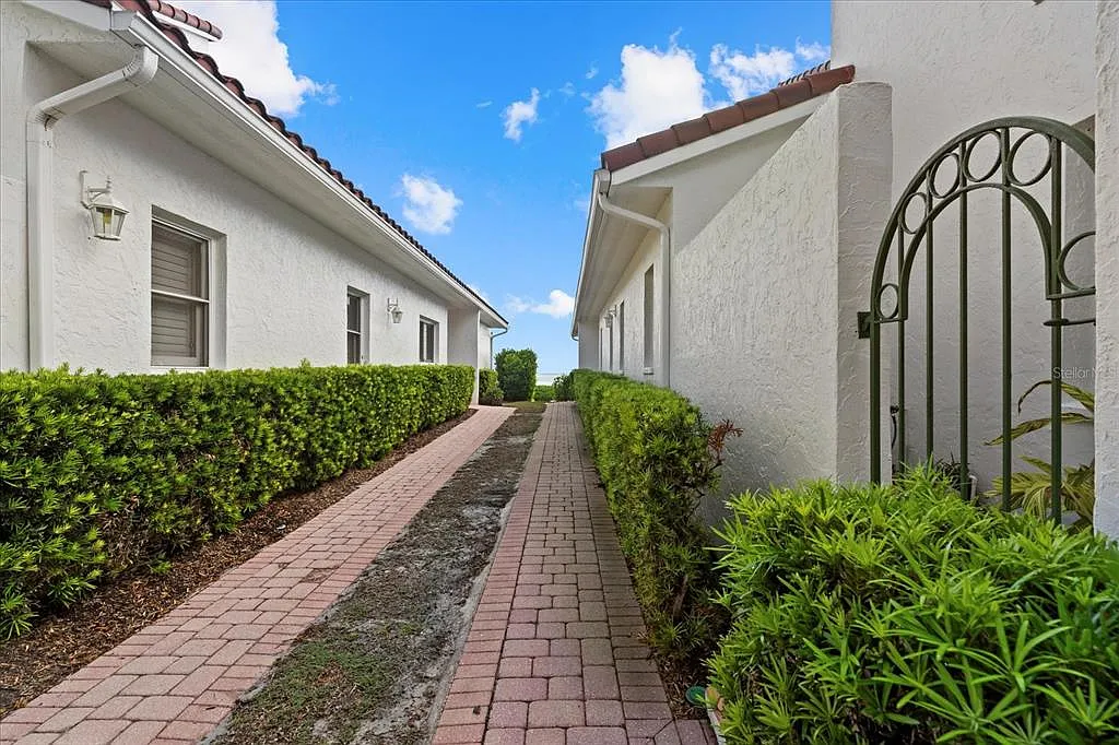 3 bed, 3.5 bath, 3101 sqft, $11,500 — Photo 3