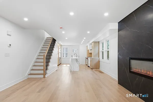 3 bed, 3.5 bath, 2800 sqft, $12,000 — Photo 4