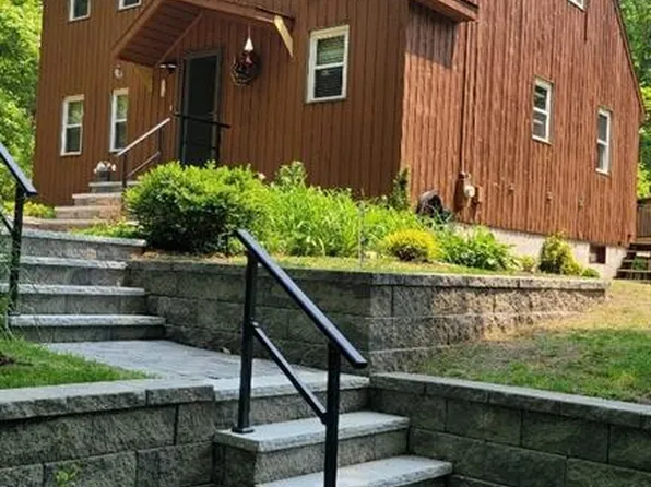 505 Maureen Cir, Burrillville, RI 02839