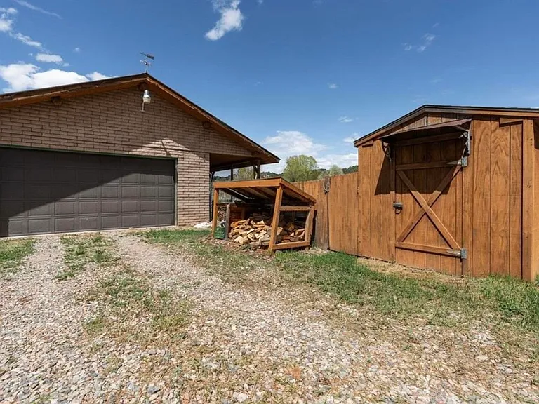 1215 County Road 216 — Photo 4