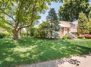100 Woodvale Rd, Glen Rock, NJ 07452