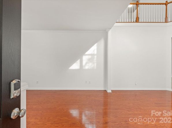 charlotte-north-carolina-65011711 picture