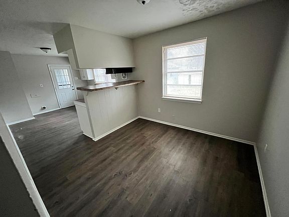 5th image of 4844 Berrydale Ave