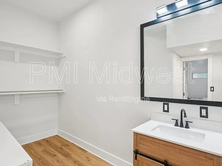 941 King Ave — Photo 10