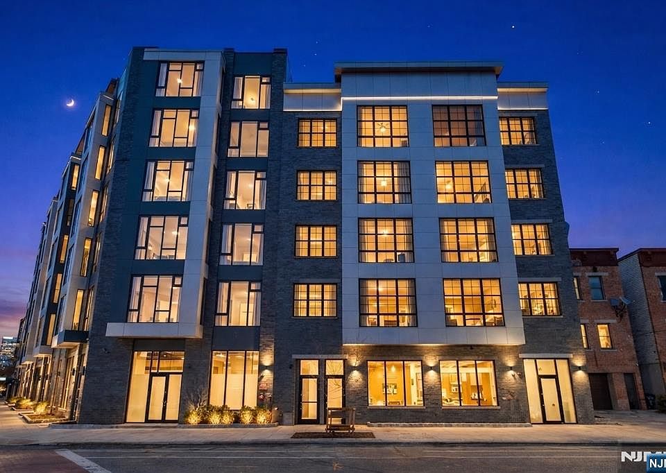 1st image of 386 5th St #302-A