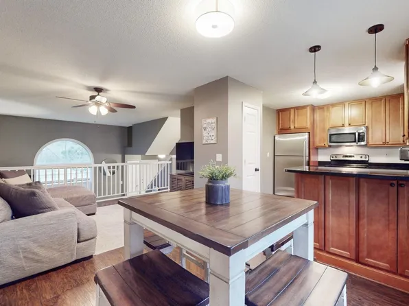 6434 Regency Ln, Eden Prairie, MN 55344