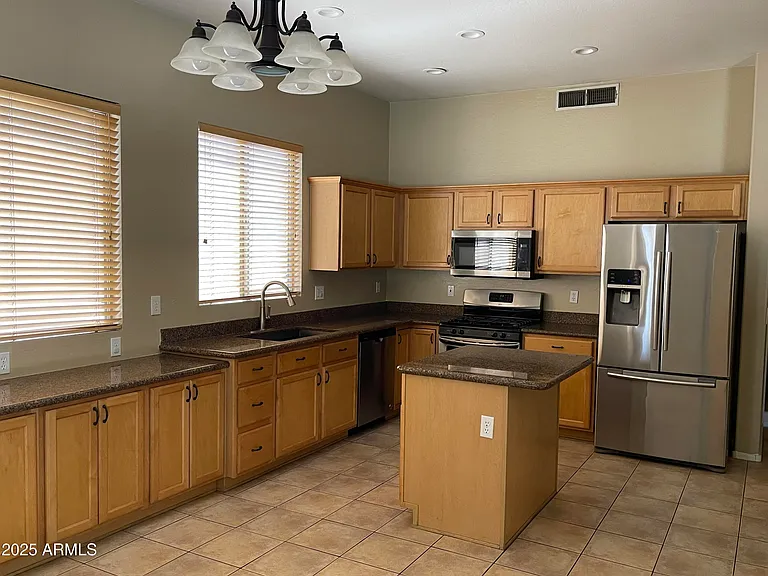 1680 W Saragosa St — Photo 11