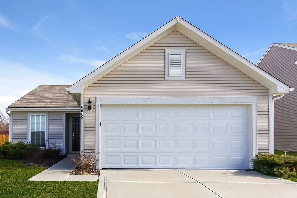 3 bed, 2.0 bath, 1200 sqft, $2,400 — Photo 1